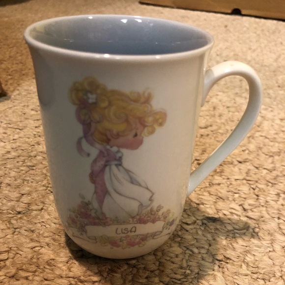 Vintage 1990 Precious Moments collectors name mug “Lisa” - Picture 2 of 4